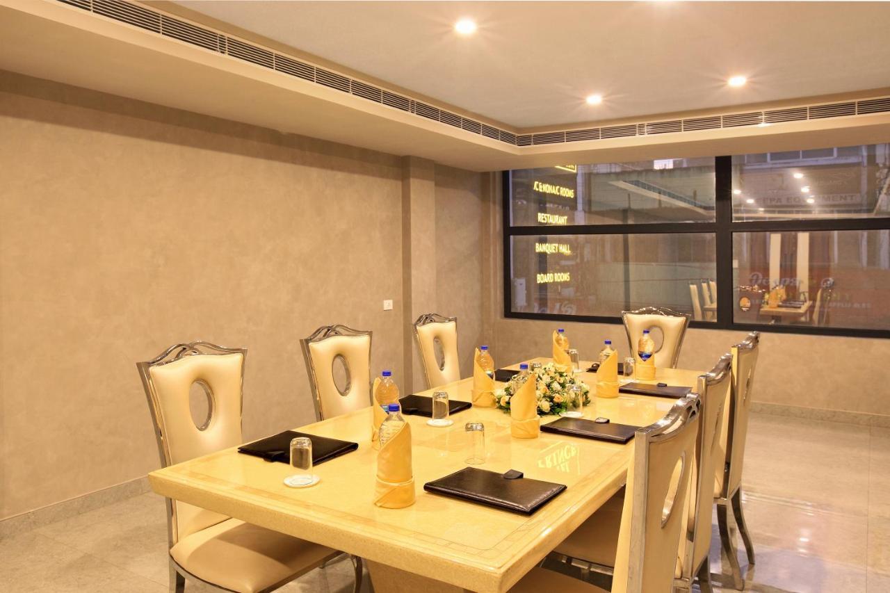 Hotel Prince Kaladi ภายนอก รูปภาพ
