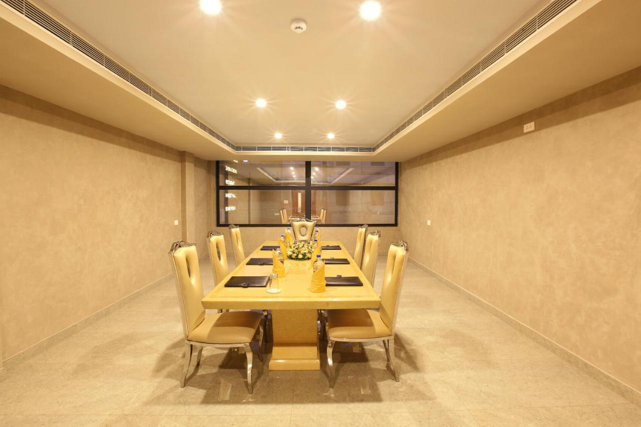 Hotel Prince Kaladi ภายนอก รูปภาพ
