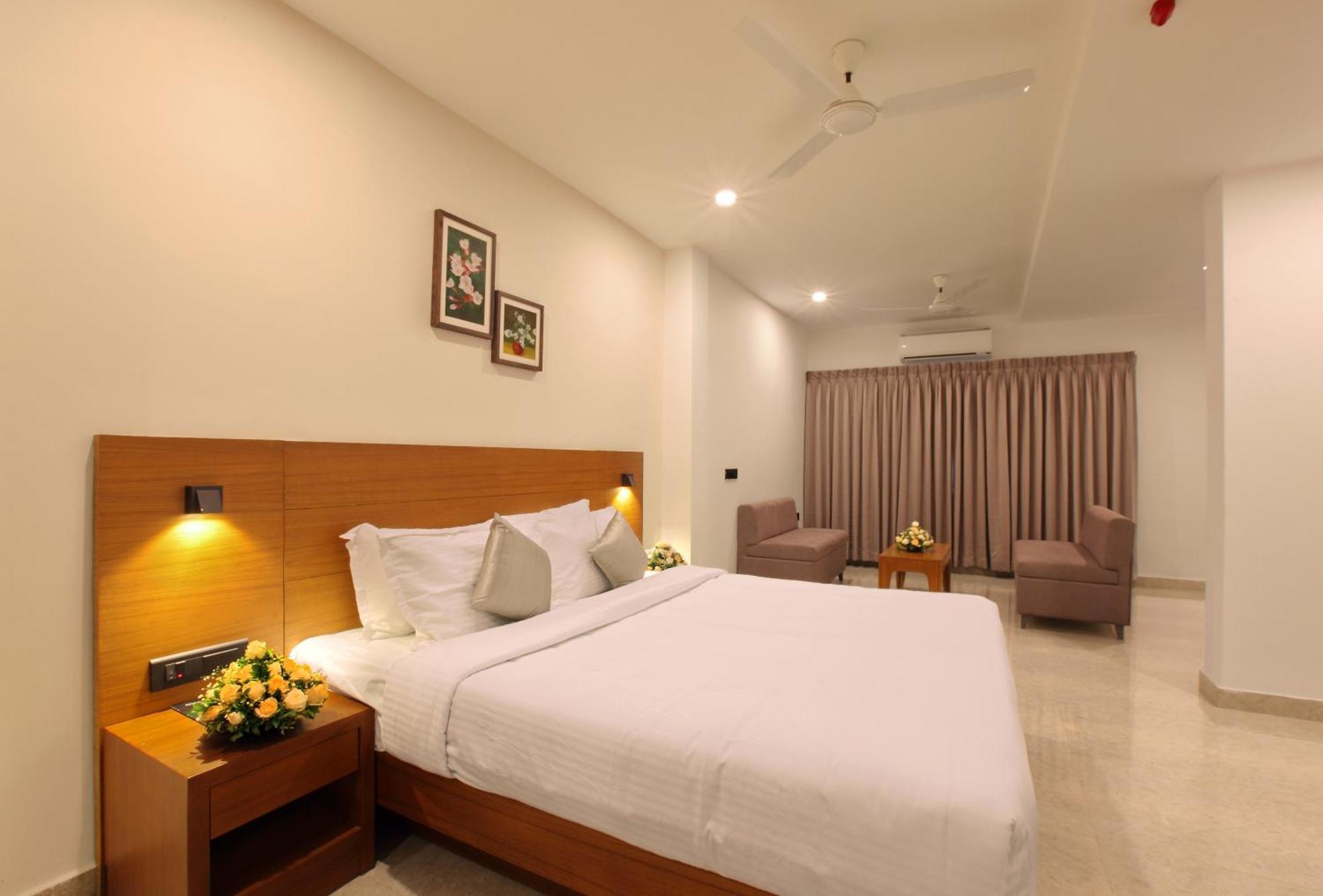 Hotel Prince Kaladi ภายนอก รูปภาพ