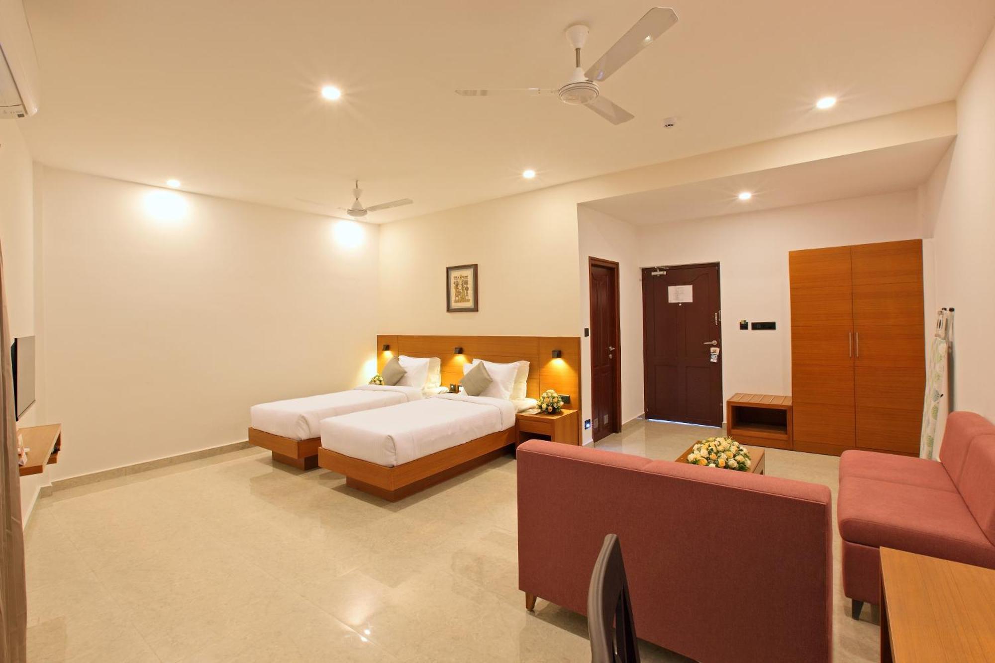 Hotel Prince Kaladi ภายนอก รูปภาพ
