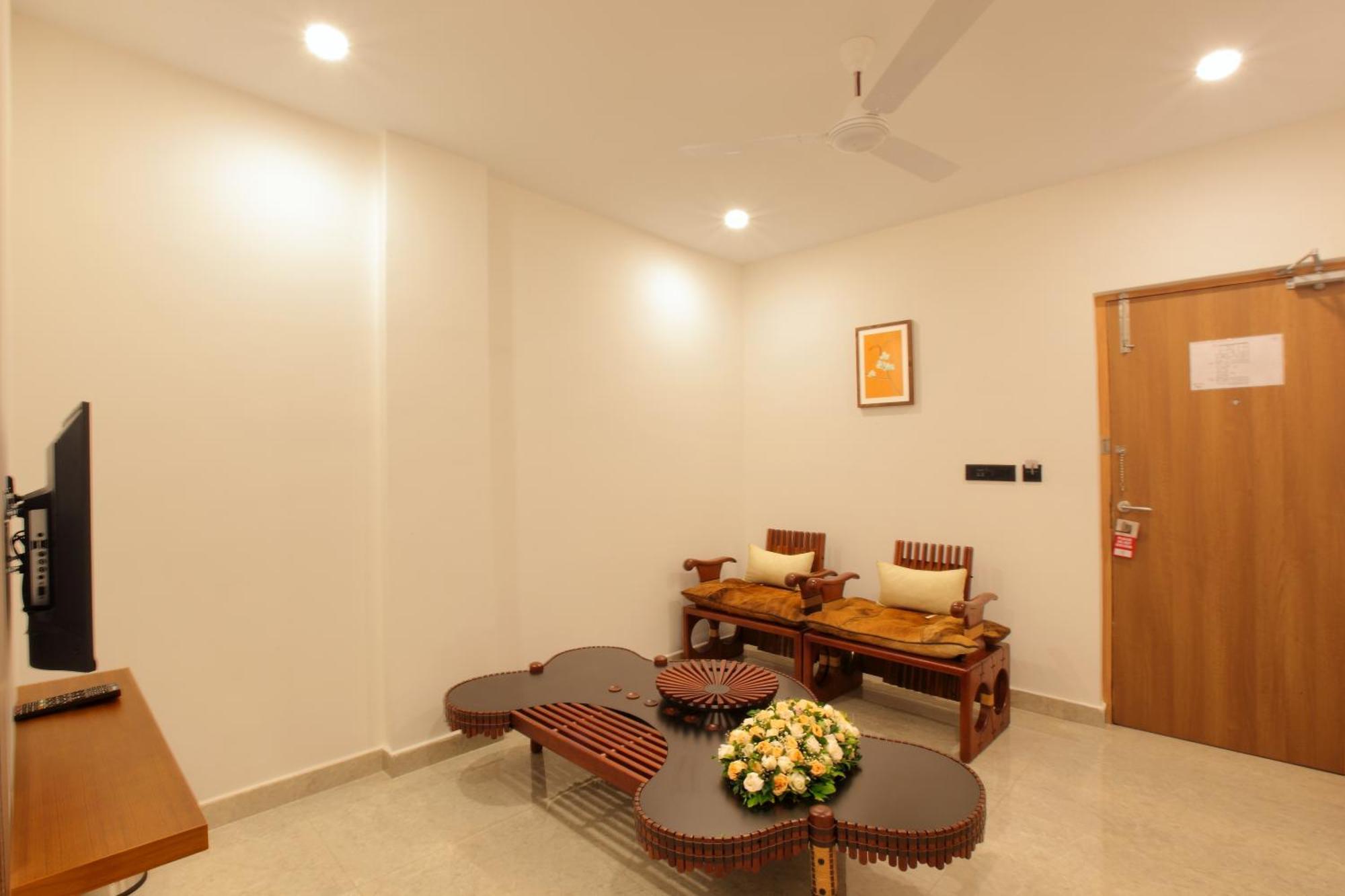 Hotel Prince Kaladi ภายนอก รูปภาพ