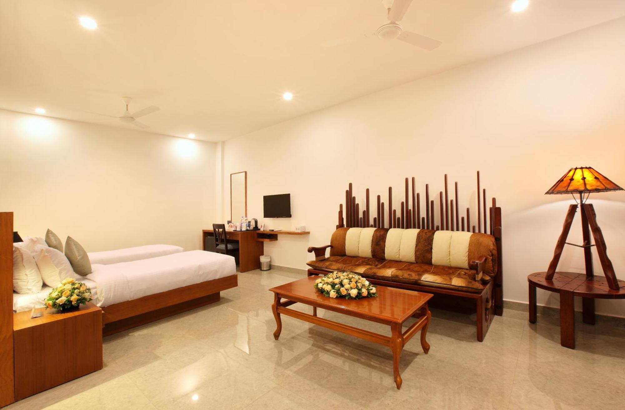 Hotel Prince Kaladi ภายนอก รูปภาพ